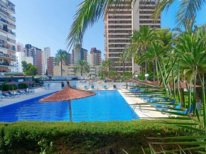 Bermudas apartamento con piscina en Benidorm